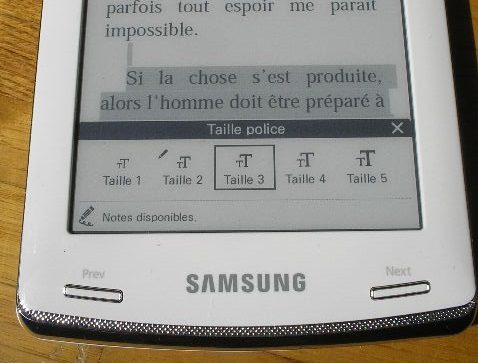 Cinq tailles de caractères sont disponibles.