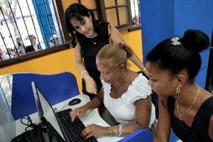A Cuba, les accès à Internet se font sous surveillance.