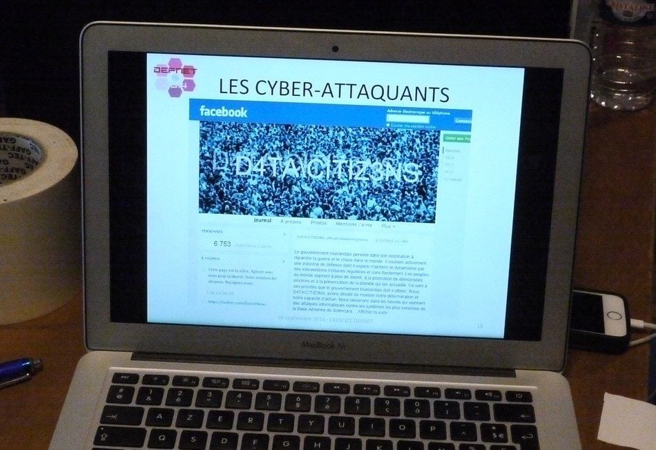 Du contenu fictif pour animer le jeu.