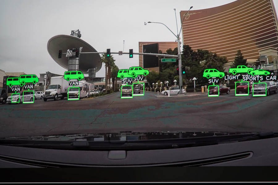 Nvidia Drive PX peut reconnaître les éléments qui rentrent dans le champ de vision des caméras extérieures ? ici, le type de véhicule.
