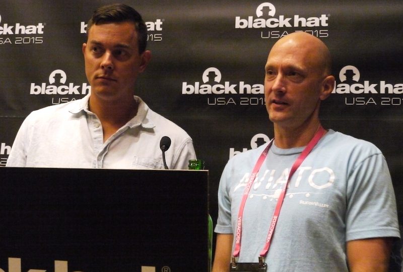 Chris Valasek et Charlie Miller, à Black Hat 2015