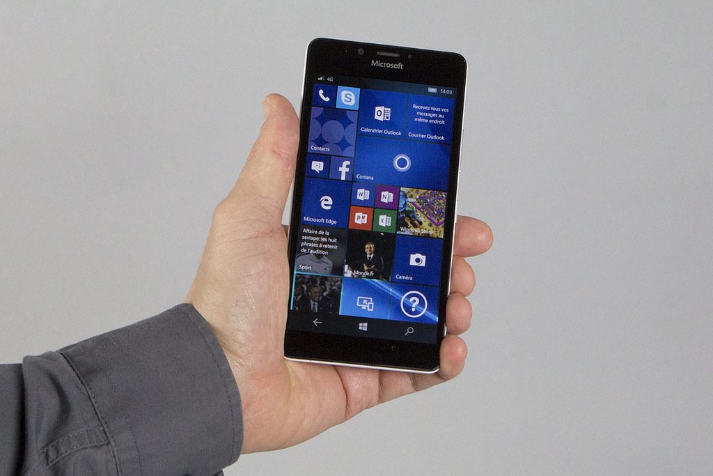 Lire le test du Microsoft Lumia 950 sur 01net.com