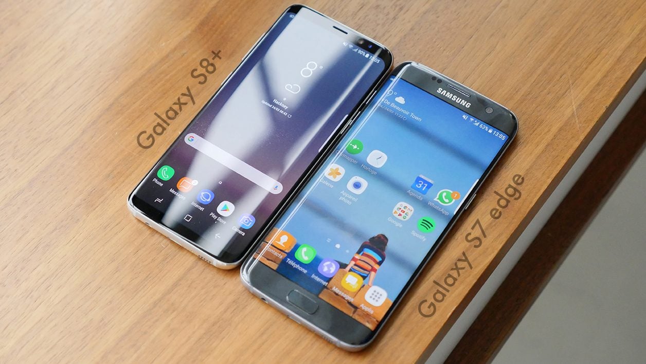 Le Samsung Galaxy S8+ (à gauche) et le Samsung Galaxy S7 Edge (à droite)