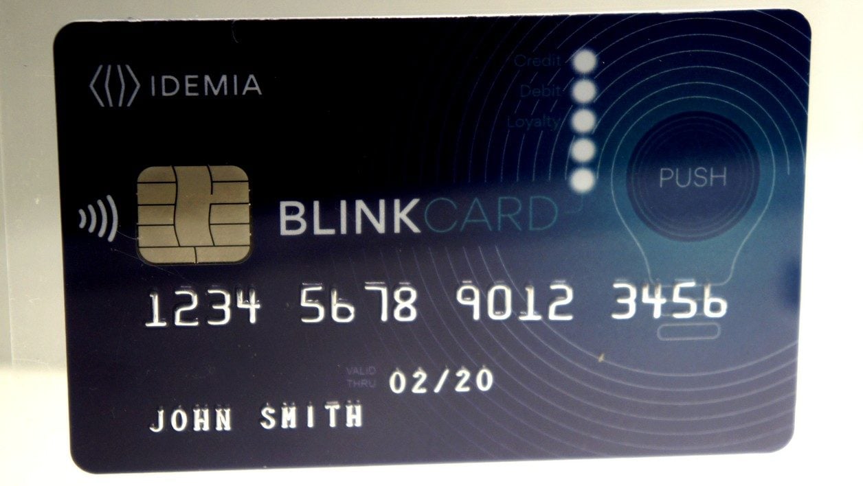 La blink card centralise plusieurs cartes bancaires.