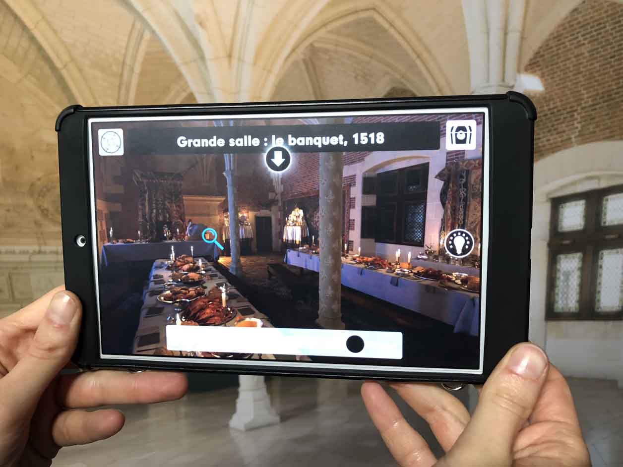 Une application de réalité augmentée de la société Histopad pour le château de Chambord. 