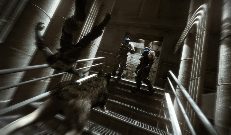 Shadow peut faire un strike et renverser ses ennemis.