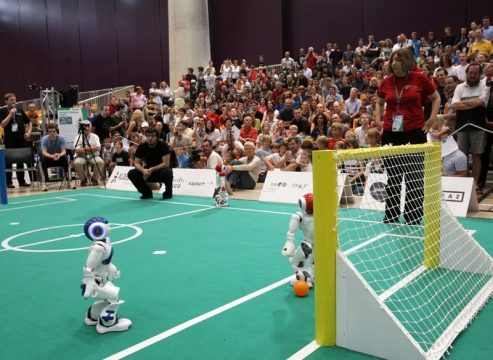 Nao en action lors de l'édition 2009 de la Robocup, organisée en Autriche.