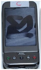 Les traces de doigt sur un appareil utilisé pour l'expérience.