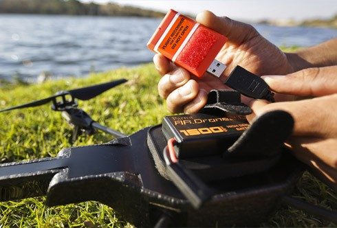 Le Flight Recorder se branche sur le port USB.
