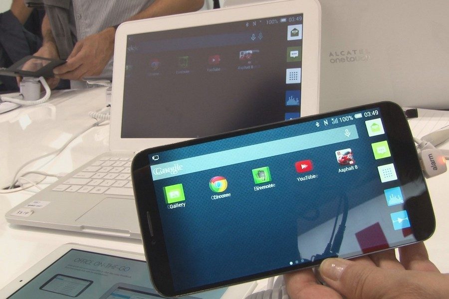 SmartBook pour Hero : travailler confortablement en affichant le contenu de son smartphone sur un écran de 11,6 pouces avec clavier.