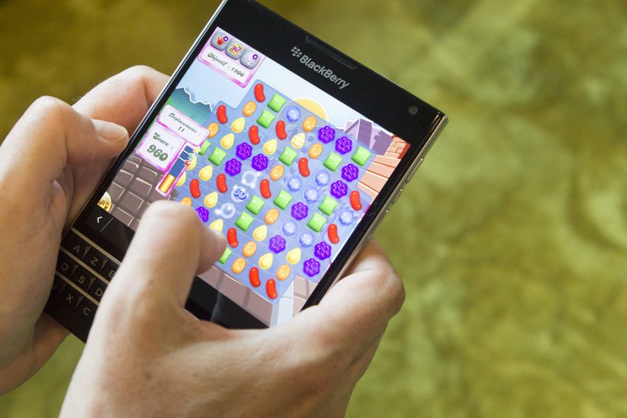 Grâce aux nombreuses applications grand public du magasin d'Amazon, disponibles pour le Passport, on peut jouer à Candy Crush entre deux rendez-vous.