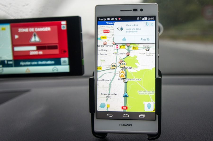 Waze&nbsp;: les zone de contrôle de police sont clairement indiquées