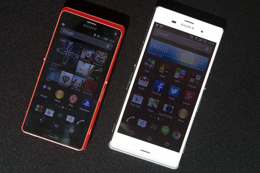 Xperia Z3 Compact vs Xperia Z3, les bordures d'écran du premier sont beaucoup plus fines, ce qui renforce sa compacité.
