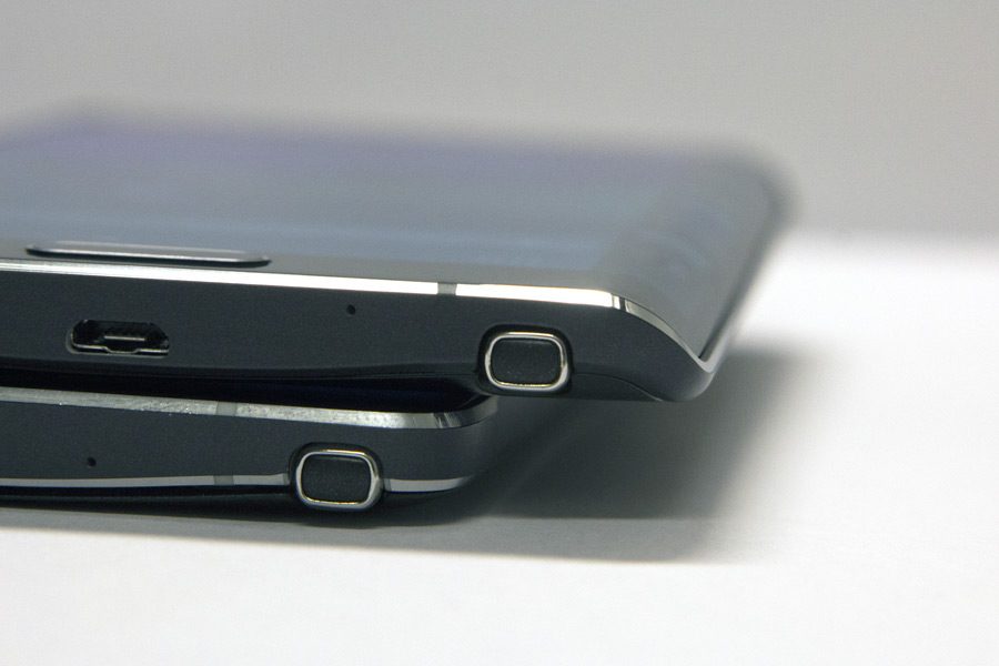 Galaxy Note Edge au sommet. Note 4 en dessous.