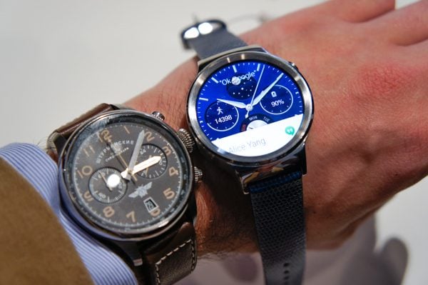 La Huawei Watch ici comparée à une montre classique