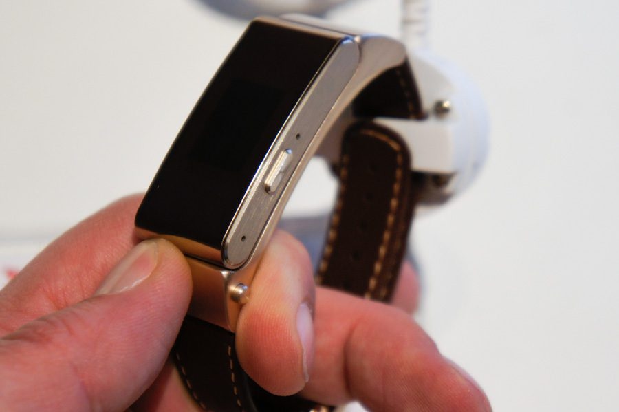 Le Huawei Talkband B2 profite désormais d'une belle finition