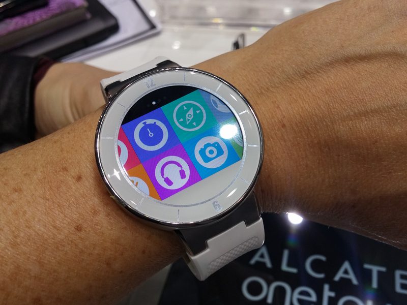 MWC 2015 : L'Alcatel Onetouch Watch, compatible iOS et Android
