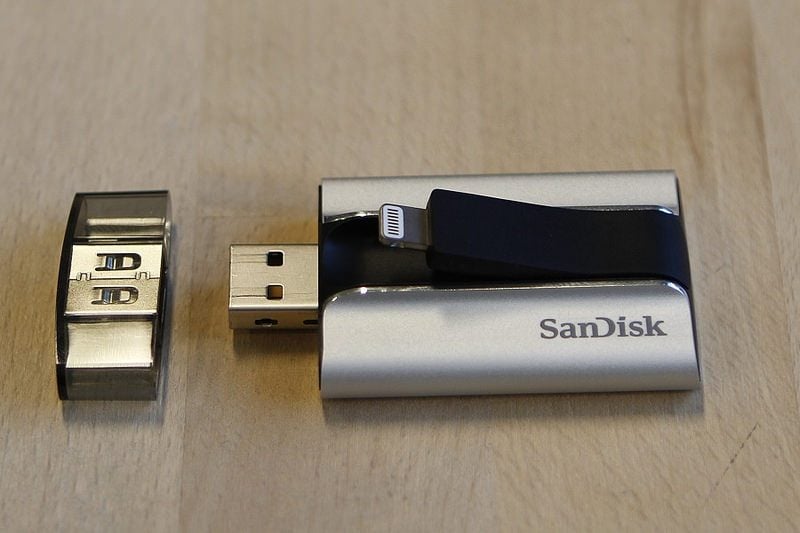 Test SanDisk iXpand 32 Go, la clé USB qui se branche sur un iPhone ou un  iPad