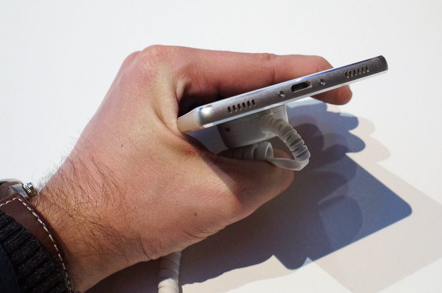 Le P8 intègre de puissants haut-parleurs