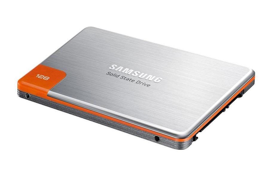 Comparatif Samsung SSD 470 Series 128 Go contre Crucial P2 500 Go 