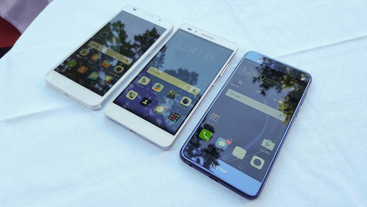 De gauche à droite, les Honor 6, 7 et 8