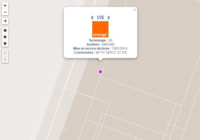 Zoom sur un site d'antenne mobile.
