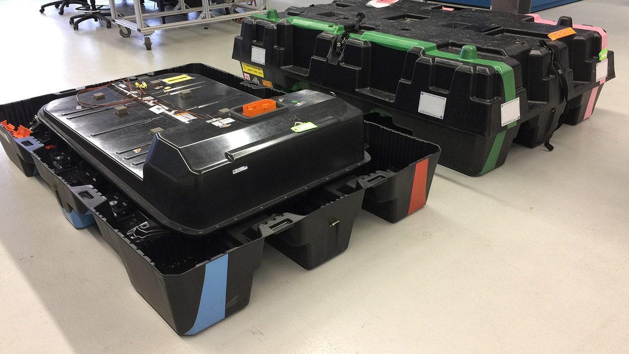 Un pack de batterie prêt à être envoyé sur la chaîne d'assemblage.
