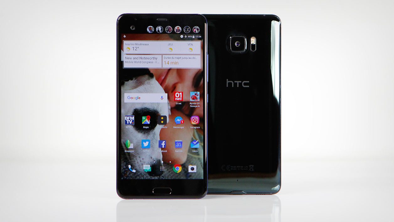 Le HTC U Ultra dans ses déclinaisons bleue et noire