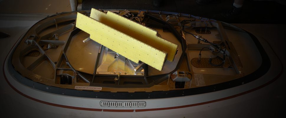 L'antenne de l'avion à l'intérieur du radôme.