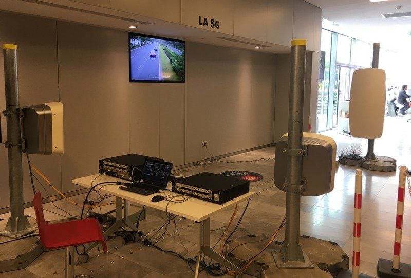 Deux terminaux expérimentaux étaient connectés à une station de base distante de quelques mètres seulement.