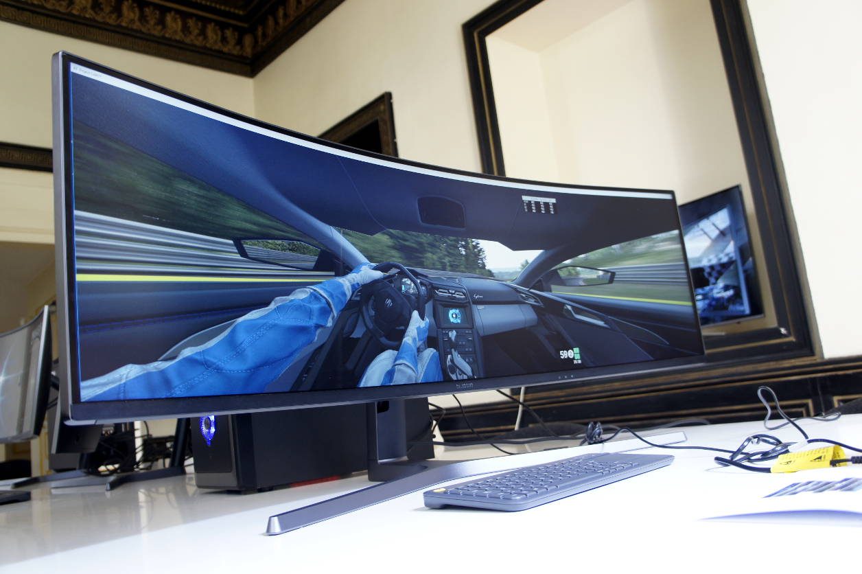 Le premier moniteur Samsung QLED incurvé de 49 pouces est enfin disponible !