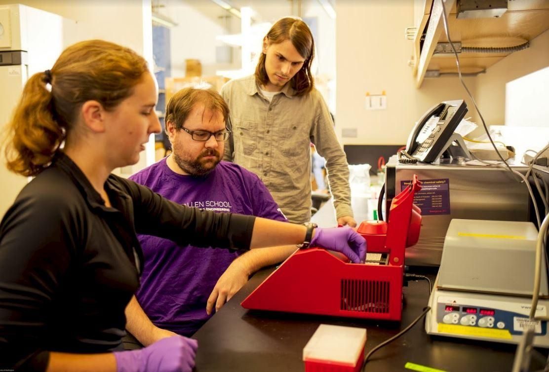 Une partie de l'équipe de l'Université de Washington.