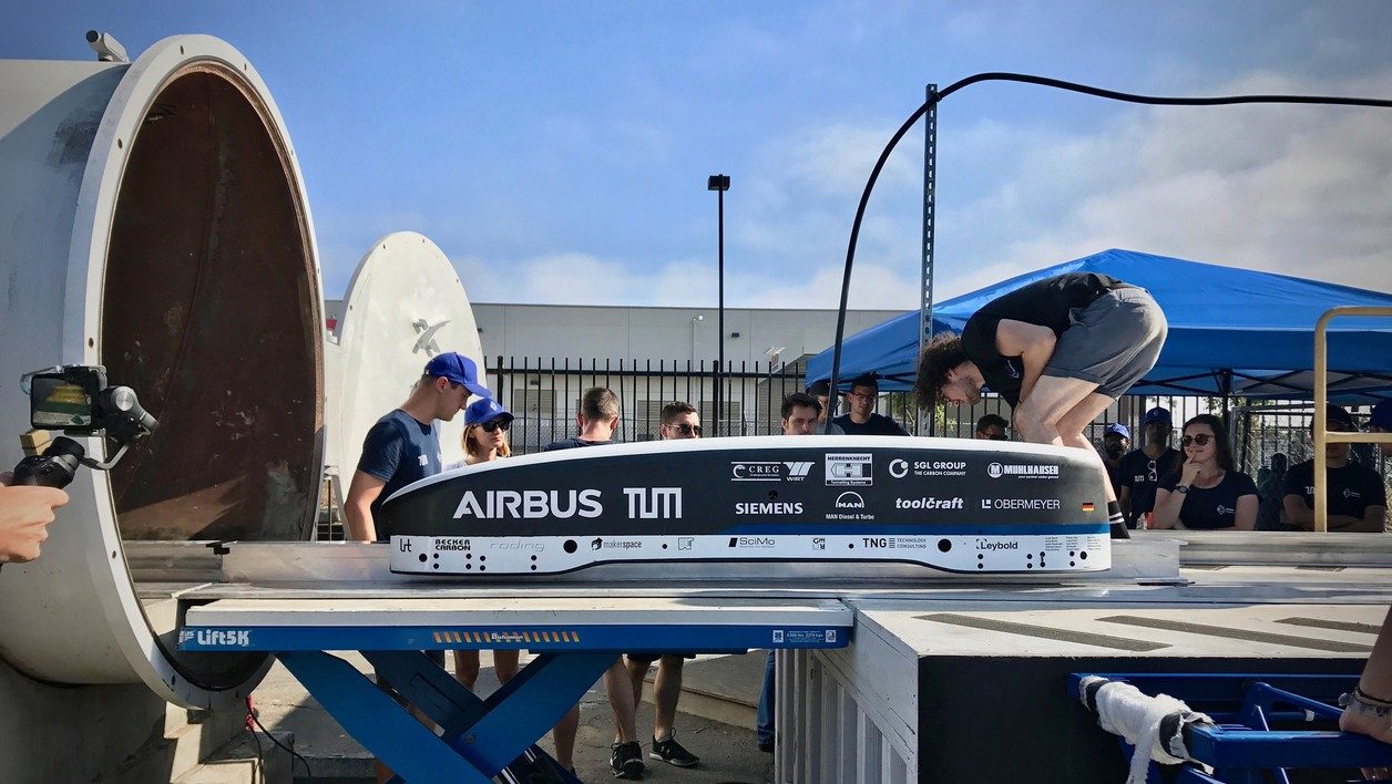 Le prototype de l'équipe WARR Hyperloop.
