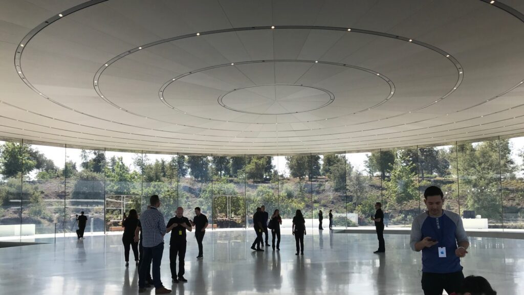Apple Park : visite guidée du Steve Jobs Theater en images