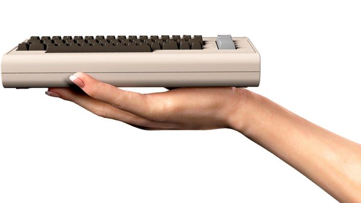 THEC64 Mini tient dans la main