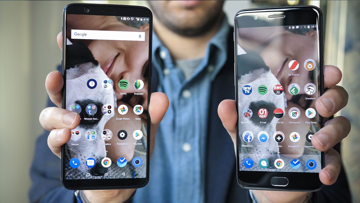 Le OnePlus 5T (à gauche) et le OnePlus 5 (à droite)