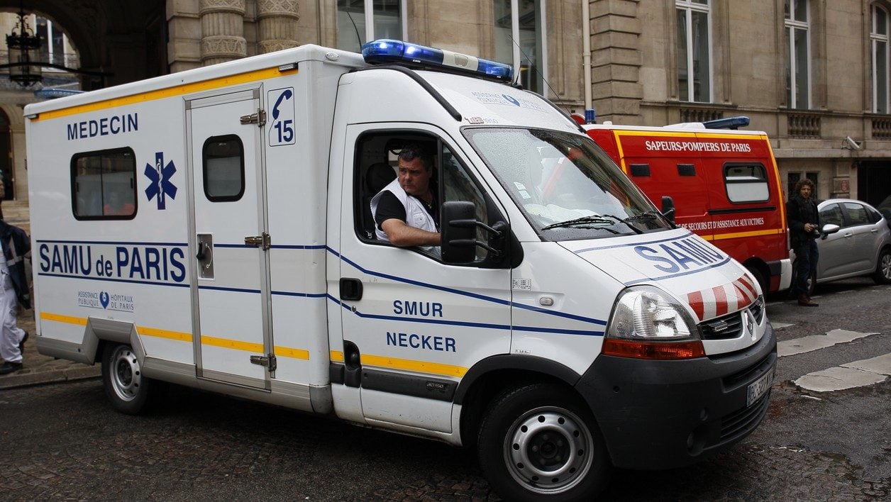 Une ambulance au mois de mai 2016 à Paris.