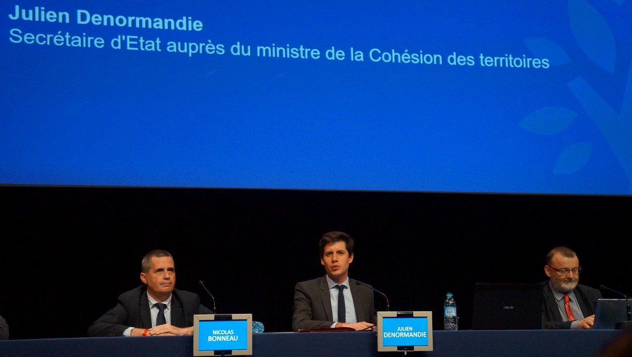 Le secrétaire d'Etat à la Cohésion des territoires Julien de Normandie.