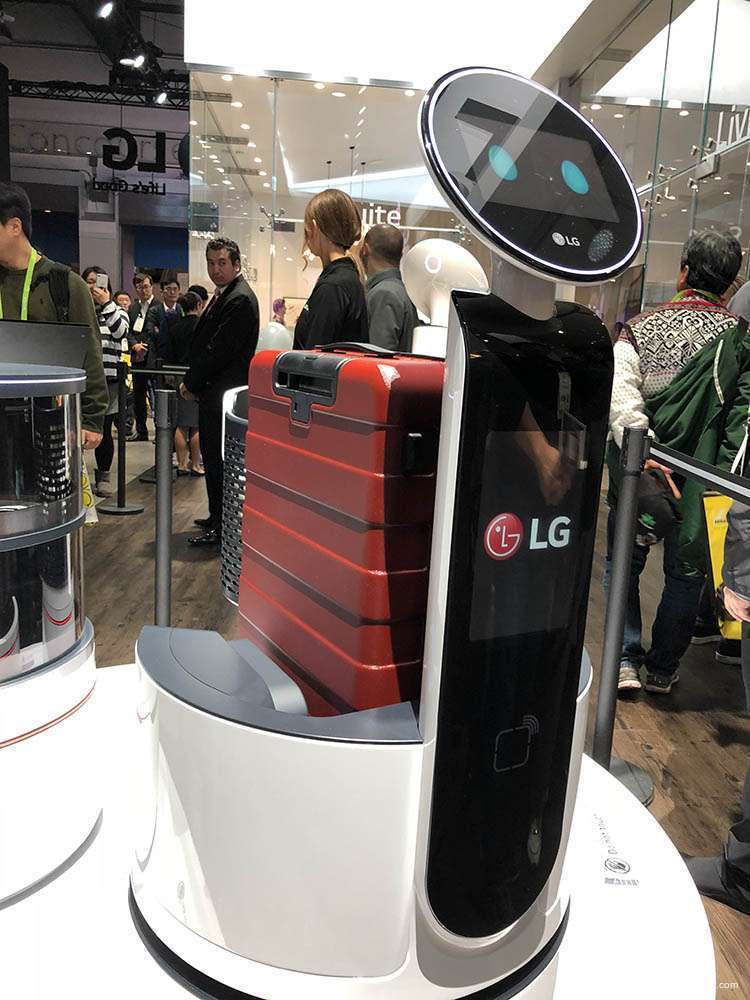 Le prototype de robot qui porte des bagages de LG.