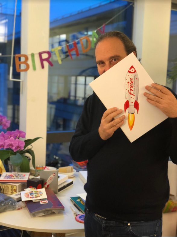 Xavier fête les six ans de Free Mobile.