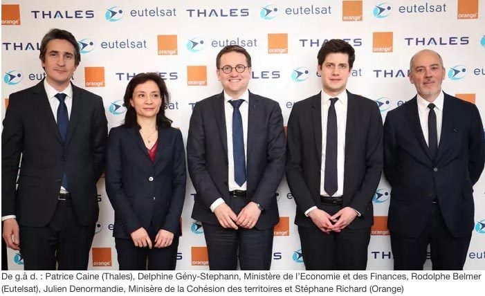 La photo de l'accord Orange/Eutelsat/Thales.