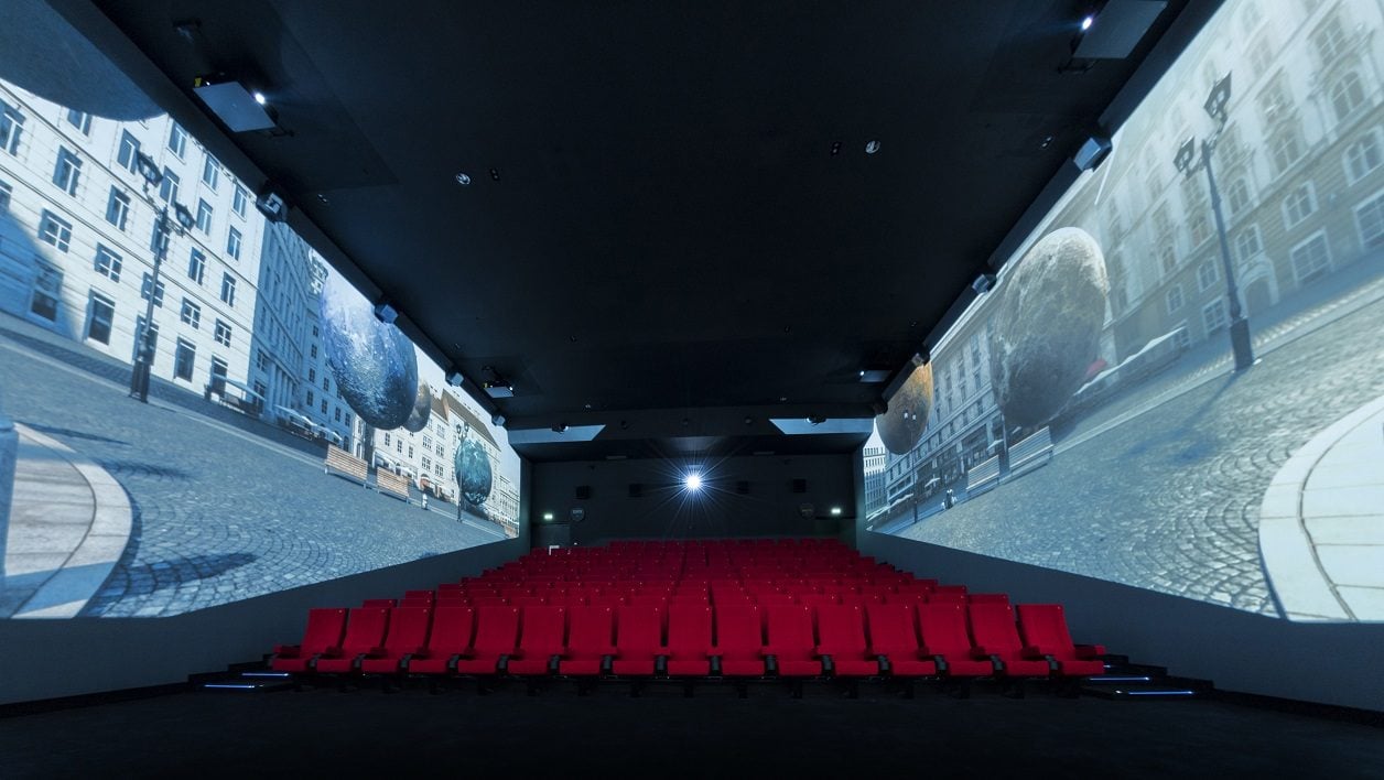 Le Screen X nécessite l'utilisation de quatre projecteurs.