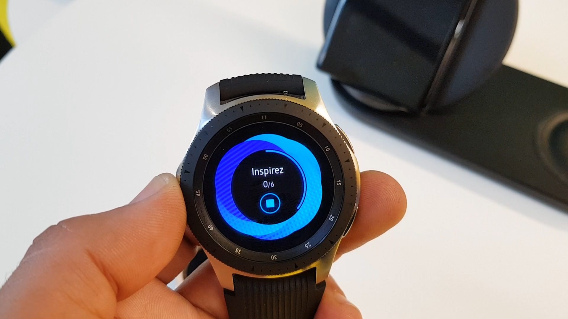 Galaxy Watch : nos premières impressions sur la nouvelle montre connectée  de Samsung