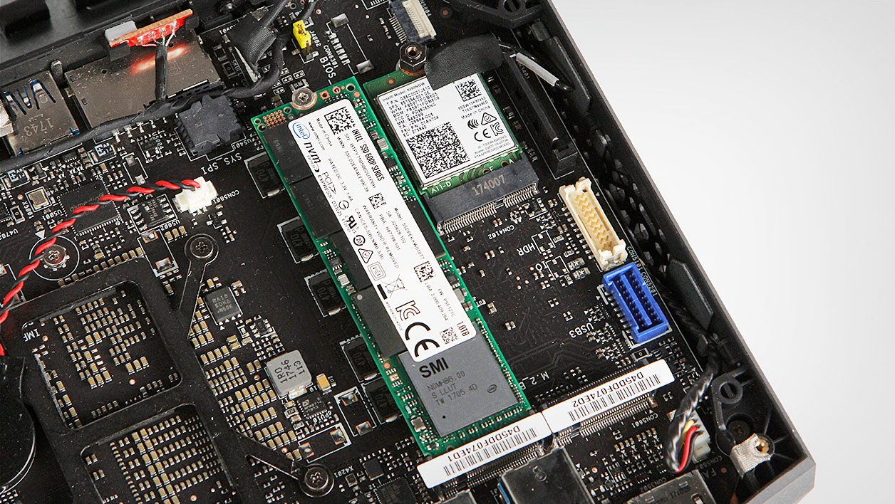 Intel NUC Hades Canyon NUC8i7HVK