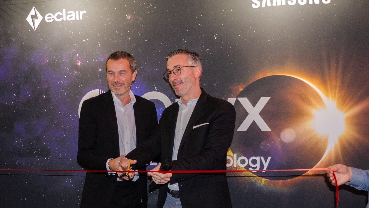 Gary Guillier-Marcellin, directeur de la division Display de Samsung et Pascal Mogavero,  senio vice-président d'Eclair à l'inauguration de l'écran Onyx ce 7 novembre.