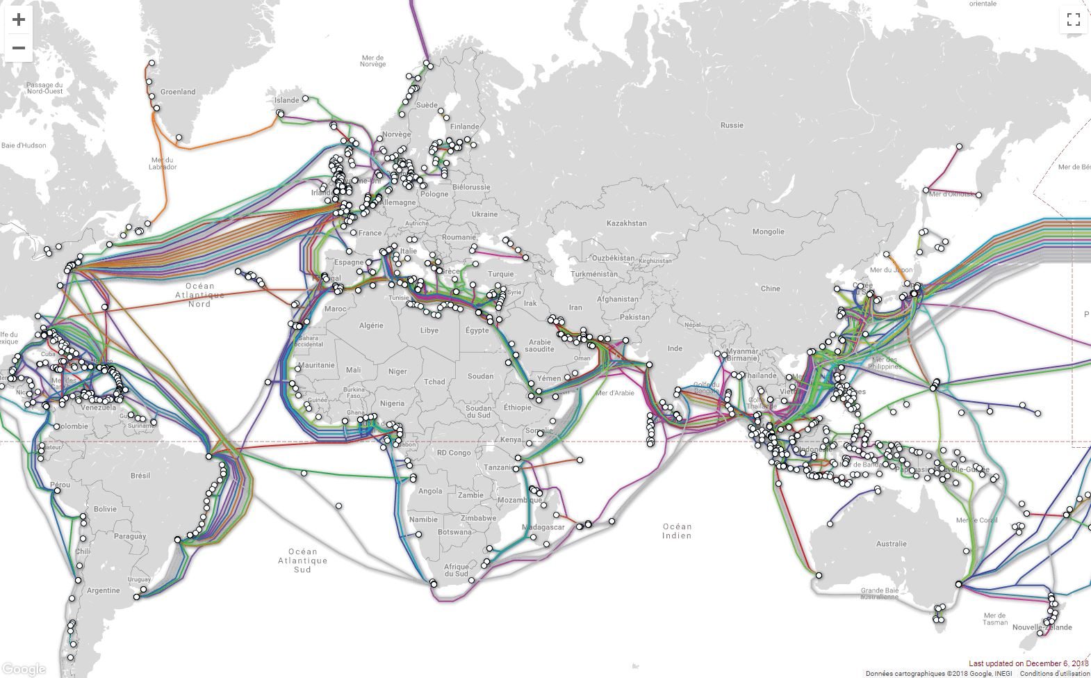 La carte mondiale du réseau de câbles sous-marins en fibre optique.