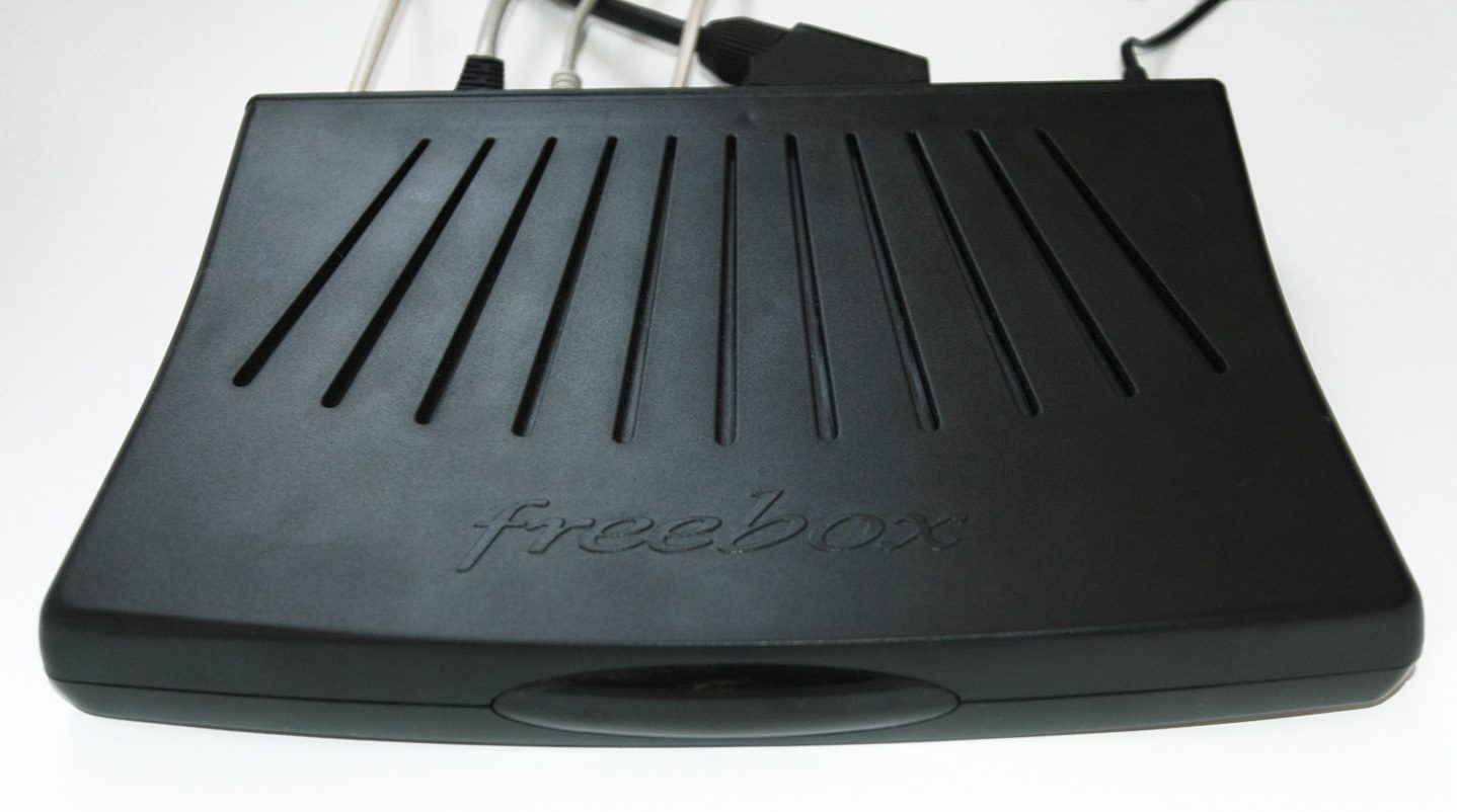 La Freebox V3 ou V4.
