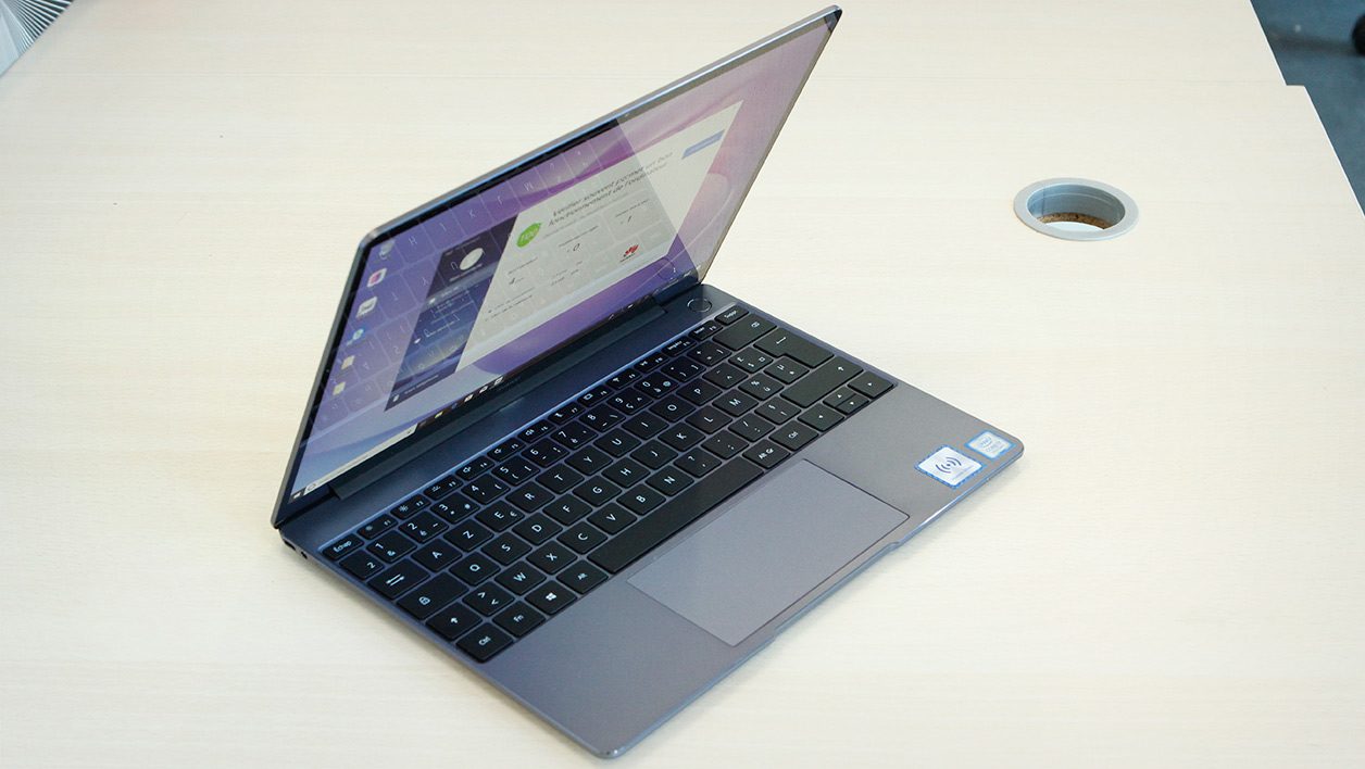 Huawei-MateBook-13-3-4-moitier-ouvert.jpg