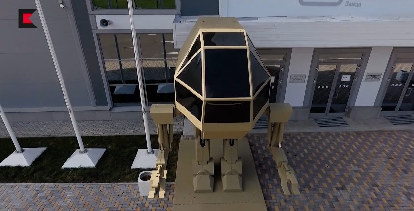 Un nouveau concept d'arme robotique évoqué par Kalashnikov en 2018 : un énorme robot bipède.