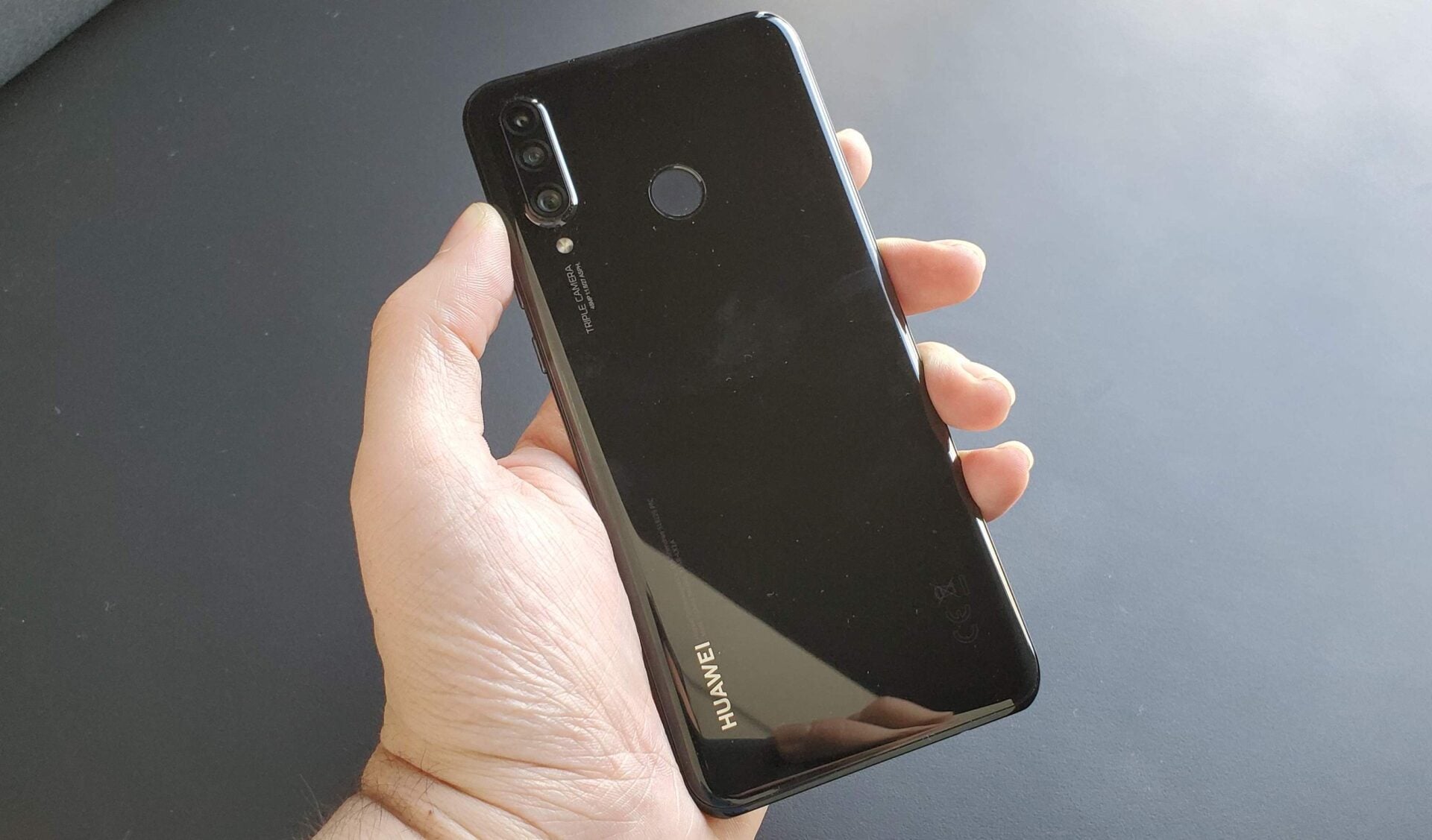 Huawei P30 Lite de dos.